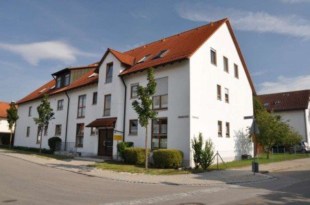 Hauptbild *ARCHIV* Außergewöhnlich schöne 2 Zi.-Dachgeschoßwohnung mit Loggia in begehrter Pfuhler Lage!