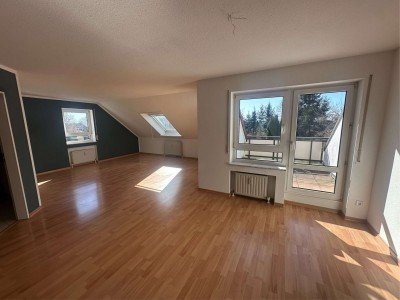 Hauptbild Ruhig gelegene Dachgeschosswohnung mit ausbaubarer Bühne, Dachterrasse und Balkon!